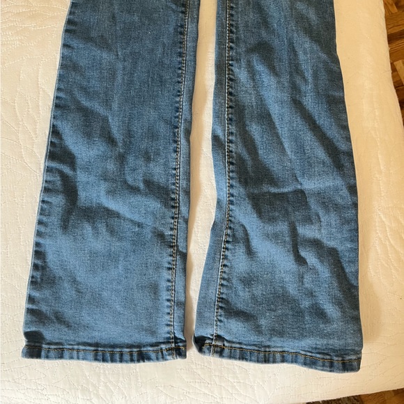 Xs Long Skinny Jeans (over shoes) cute and stylish, nice booty definition😍 - Picture 6 of 6